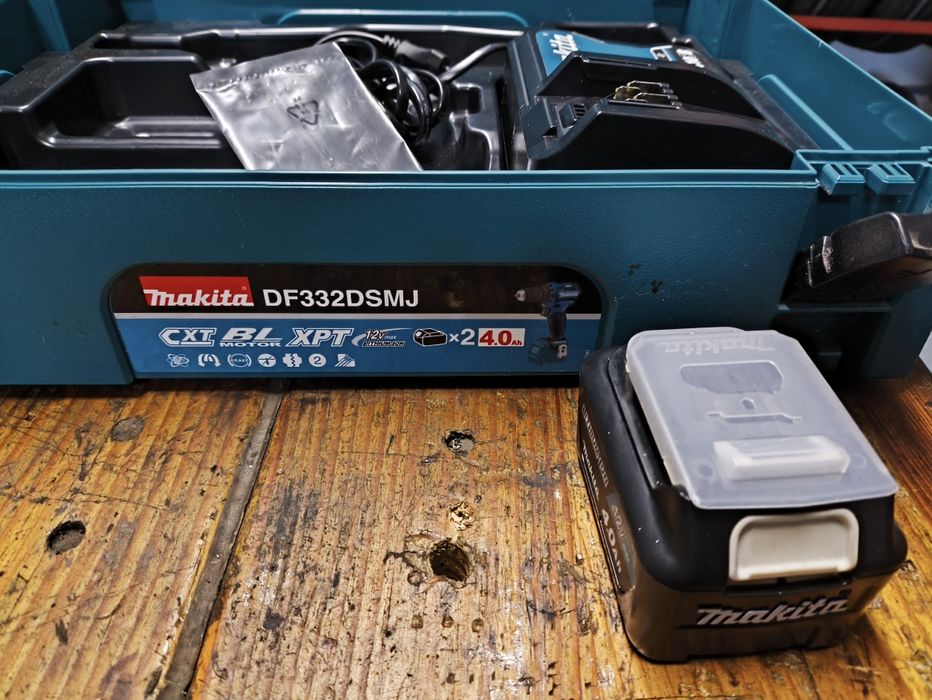 Makita Ładowarka z baterią 12V 4Ah