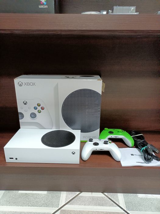 Xbox One S series 512 GB SSD , 2x pad - idealny stan