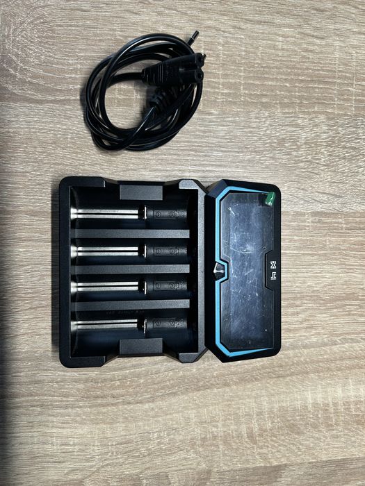 Ładowarka XTAR X4 NiCd LiOn PowerBank zasilanie z sieci
