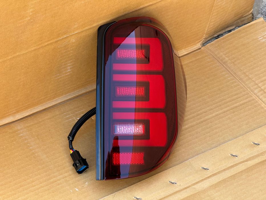 Задние фонари Mitsubishi L200 (06-15)