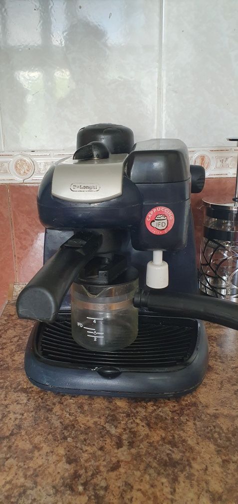 Кофеварка DeLonghi EC9