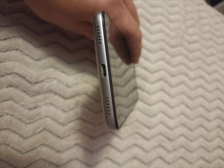 Телефон HUAWEI на запчасті