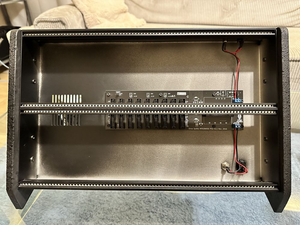 Eurorack case Erica Synths Skiff 2x84hp Modular