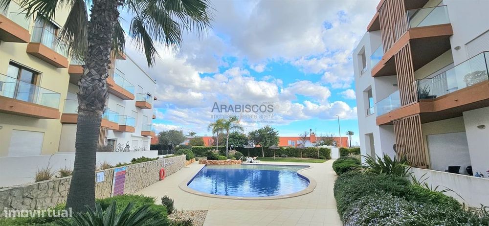 Arrendamento Anual - Apartamento T2 - condominio fechado - piscina - l