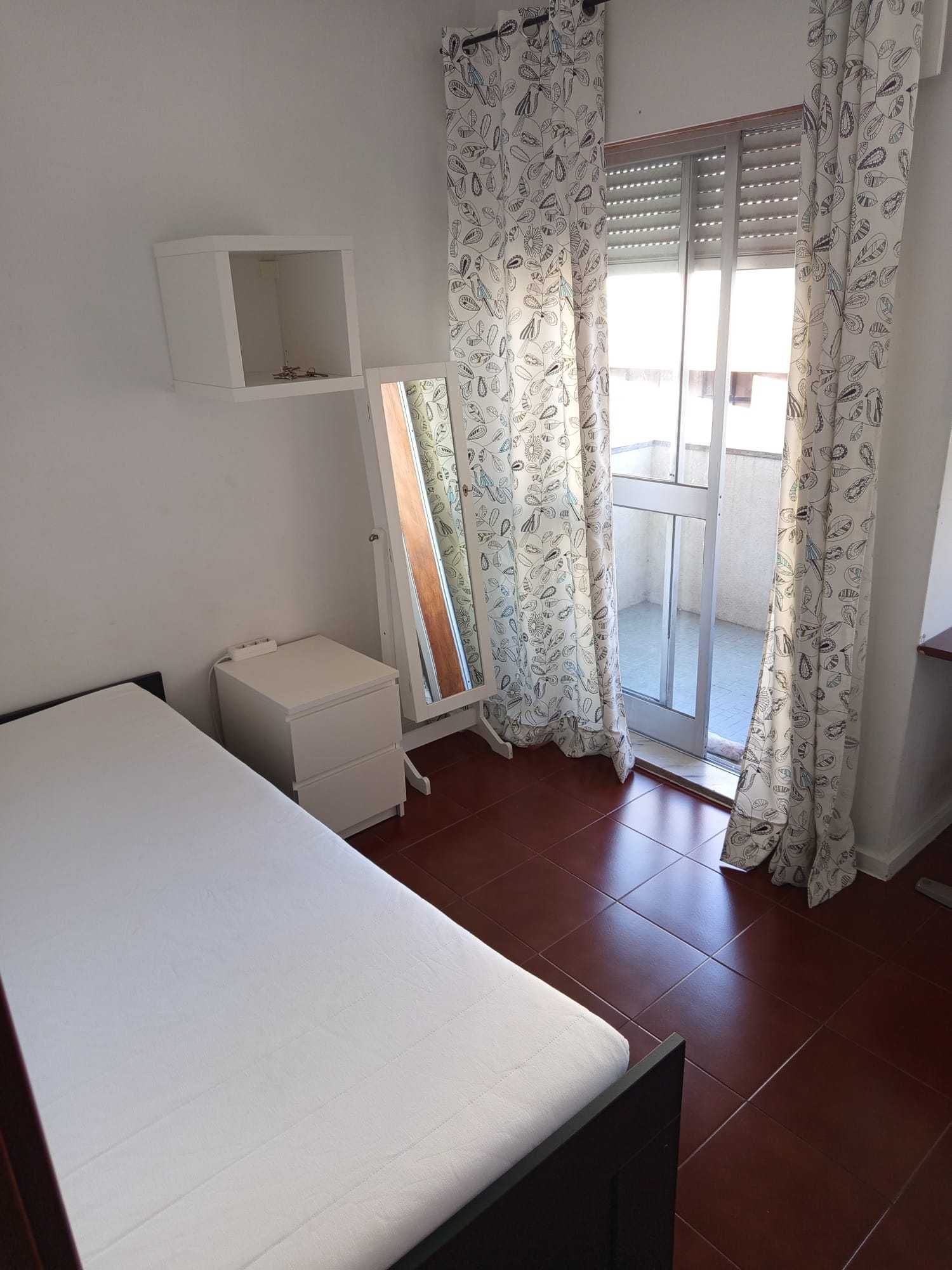 Quarto para menina estudante
