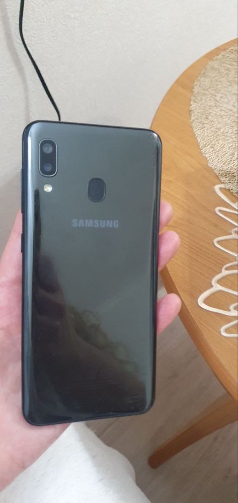 Продам Samsung Galaxy A20 3/32