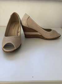 buty na koturnie r. 38 Clara Barson