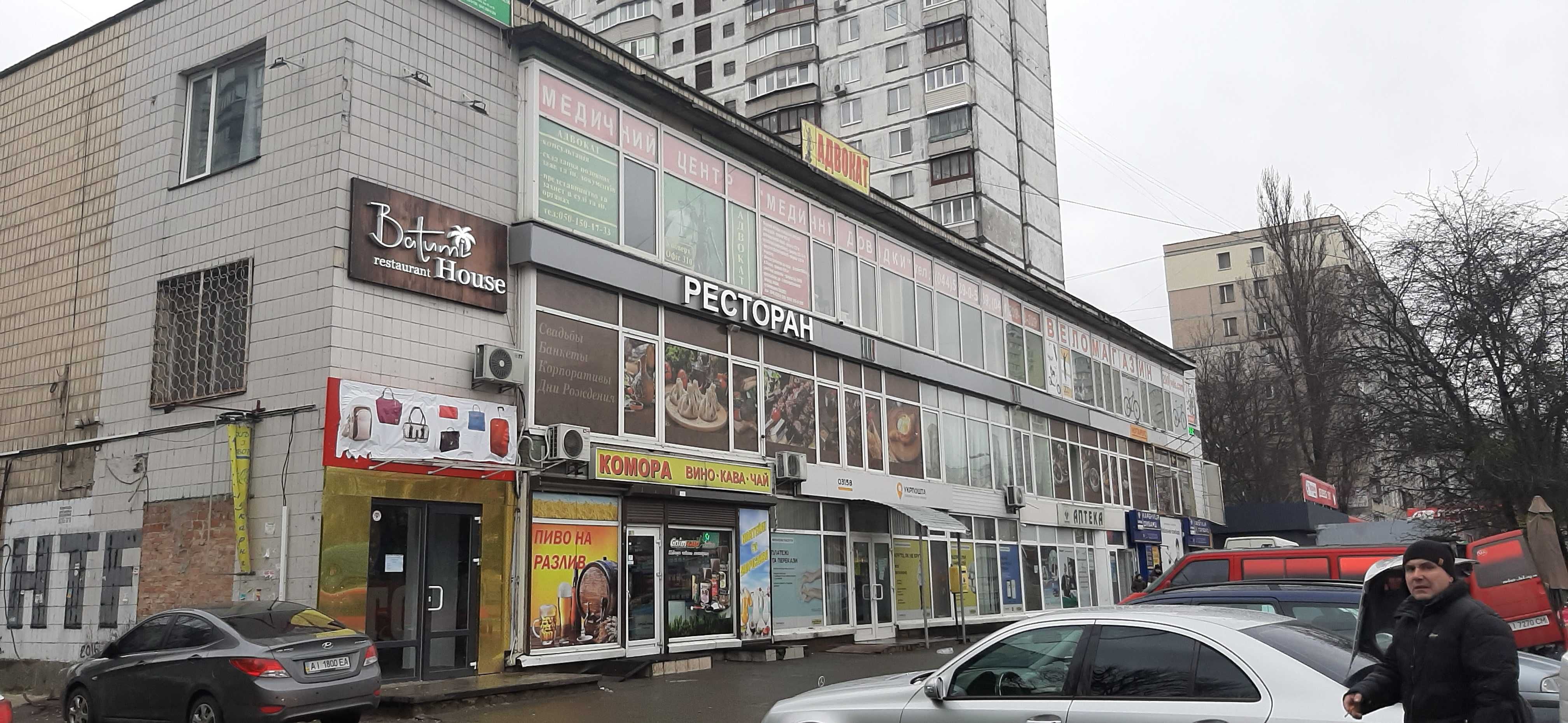 Приміщення з фасадним входом навпроти ринку, висока прохідність!
