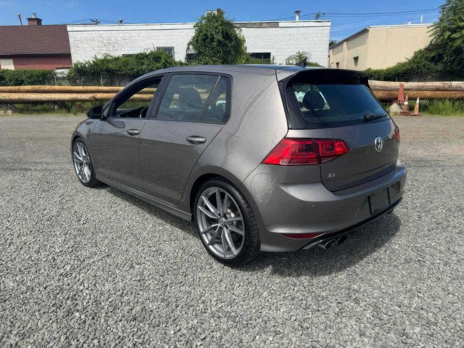 Volkswagen Golf R 4-Door AWD      2017