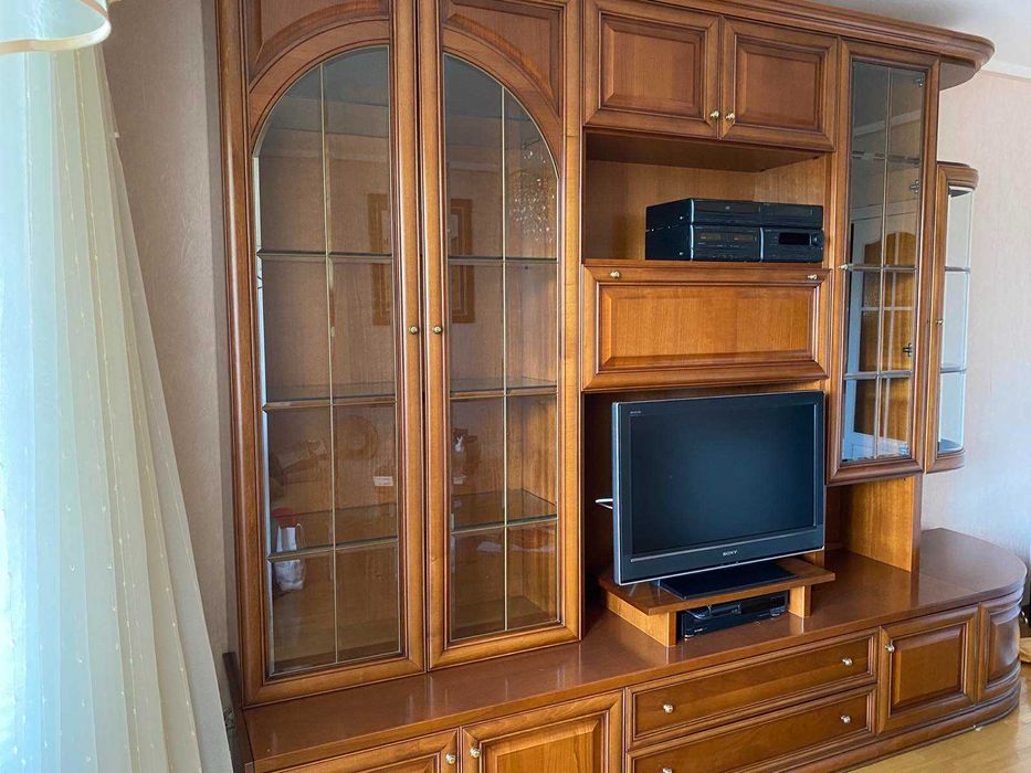 Стенка орех массив для зала