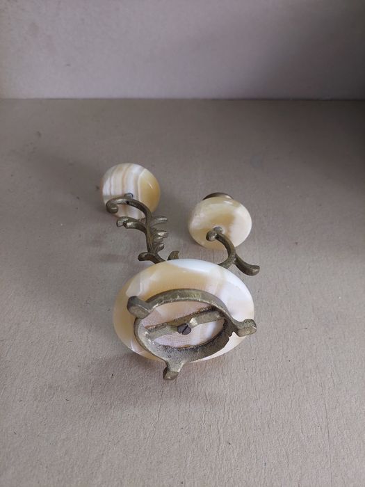 Stylowy świecznik z onyksu i mosiądzu retro dekoracja wnętrz, loft