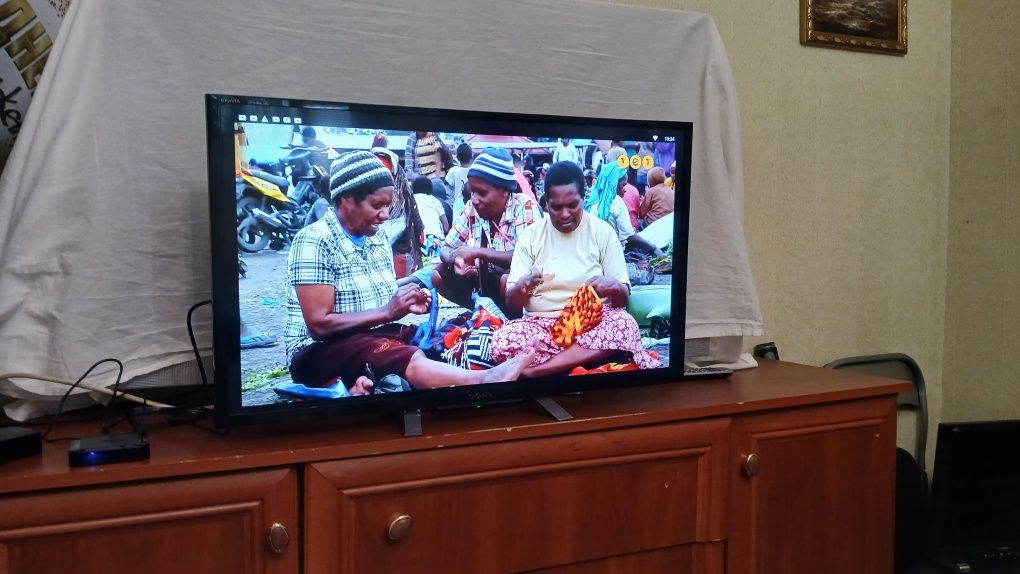 Телевизор Sony  - Kdl 32  R d б/у Германии.
