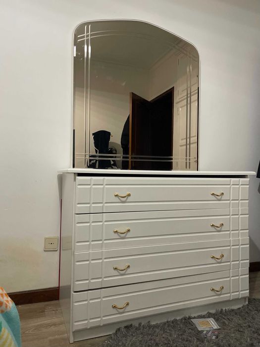 Cómoda com espelho + mesinhas