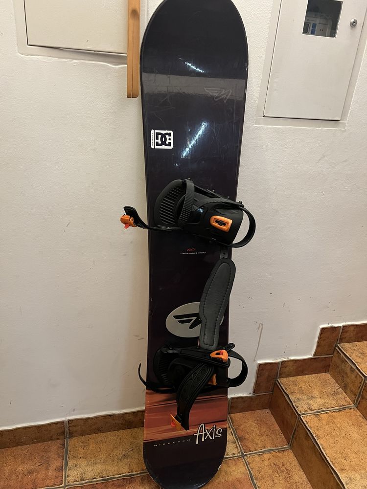 ZESTAW Snowboard NIDECKER Axis, wiązania + buty SALOMON