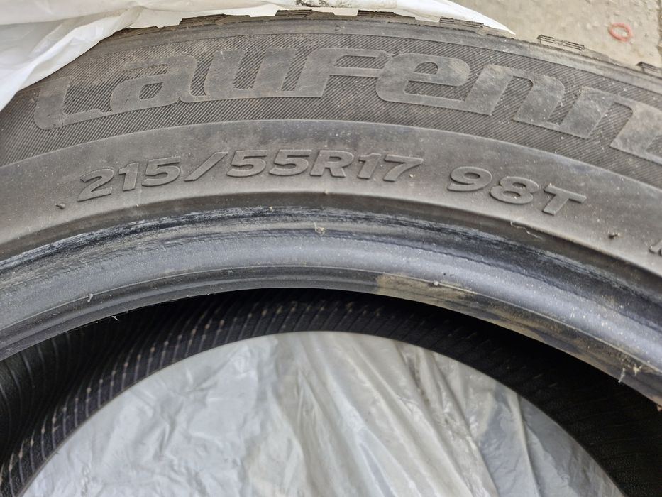 Продам зимнюю резину Laufenn 215/55 R17