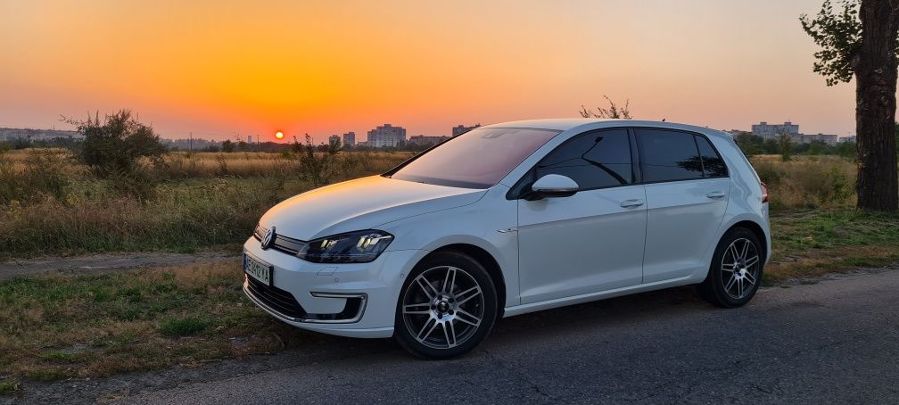 E golf 24 kwt в самой что есть полной комплектации !!!