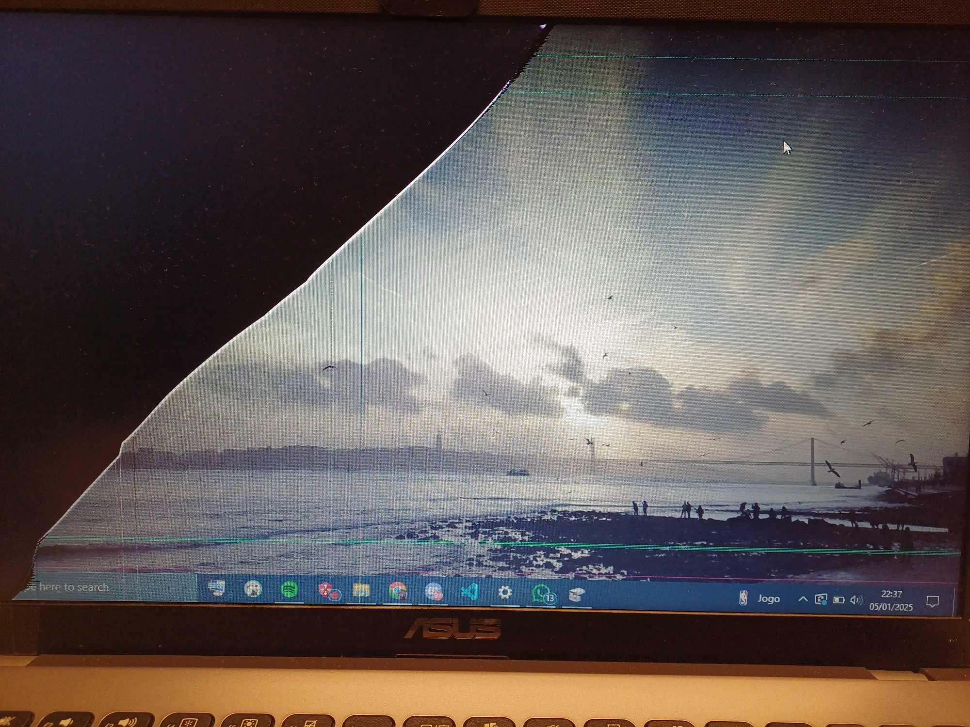 Portátil Asus F509F [Computador Funcional, Ecrã com Risco]