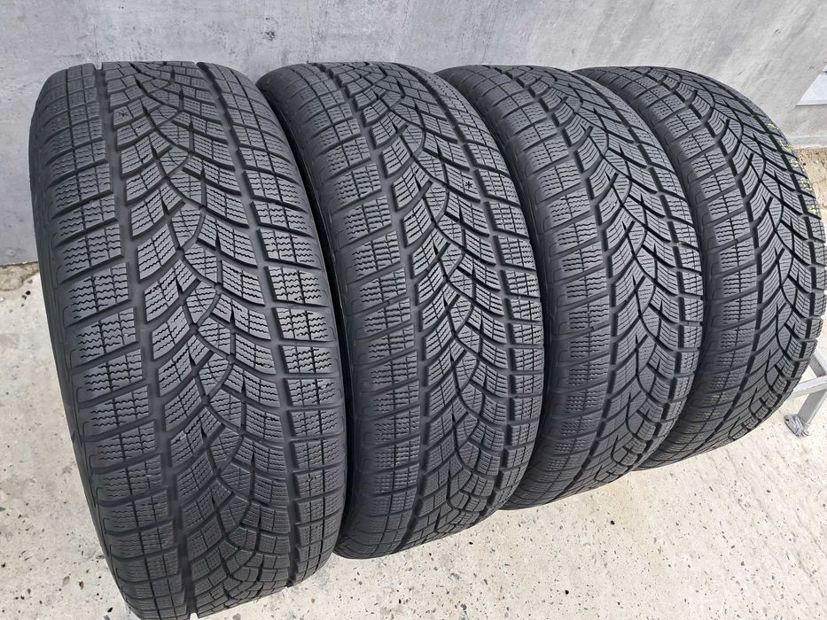 Резина зимова, Good Year Ultra Grip Performance + 235\55 R17