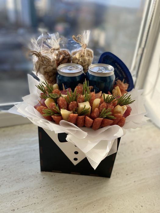 Смачний букет фудбукет букет з пивом букет з закускою букет з горішкам