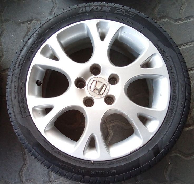 Jantes Honda R 17 com pneus furação 5 x 114.3