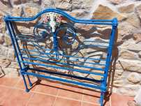 Cama antiga ferro com flores