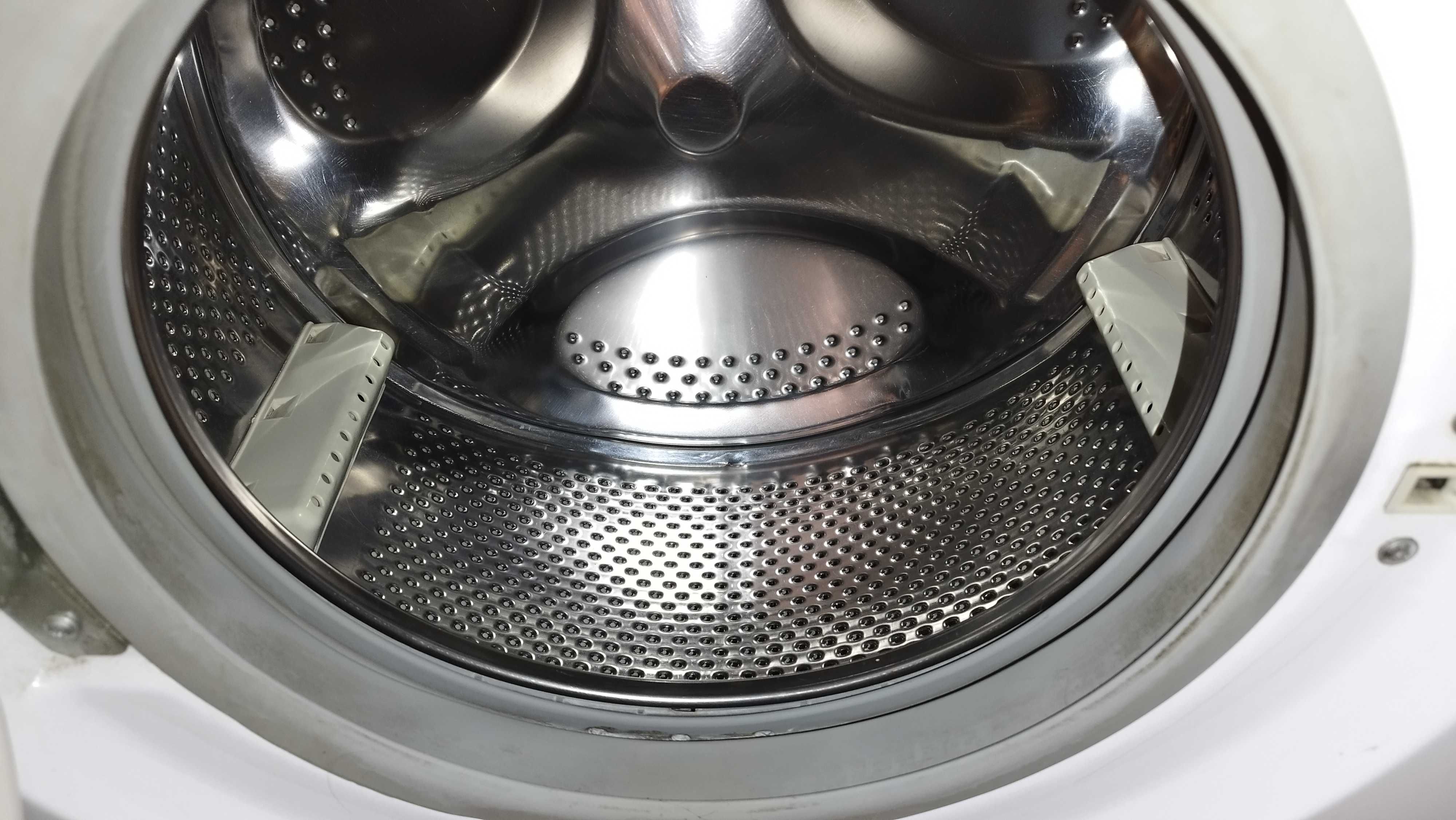 Продам пральну машину Indesit WISN 82 2500грн.