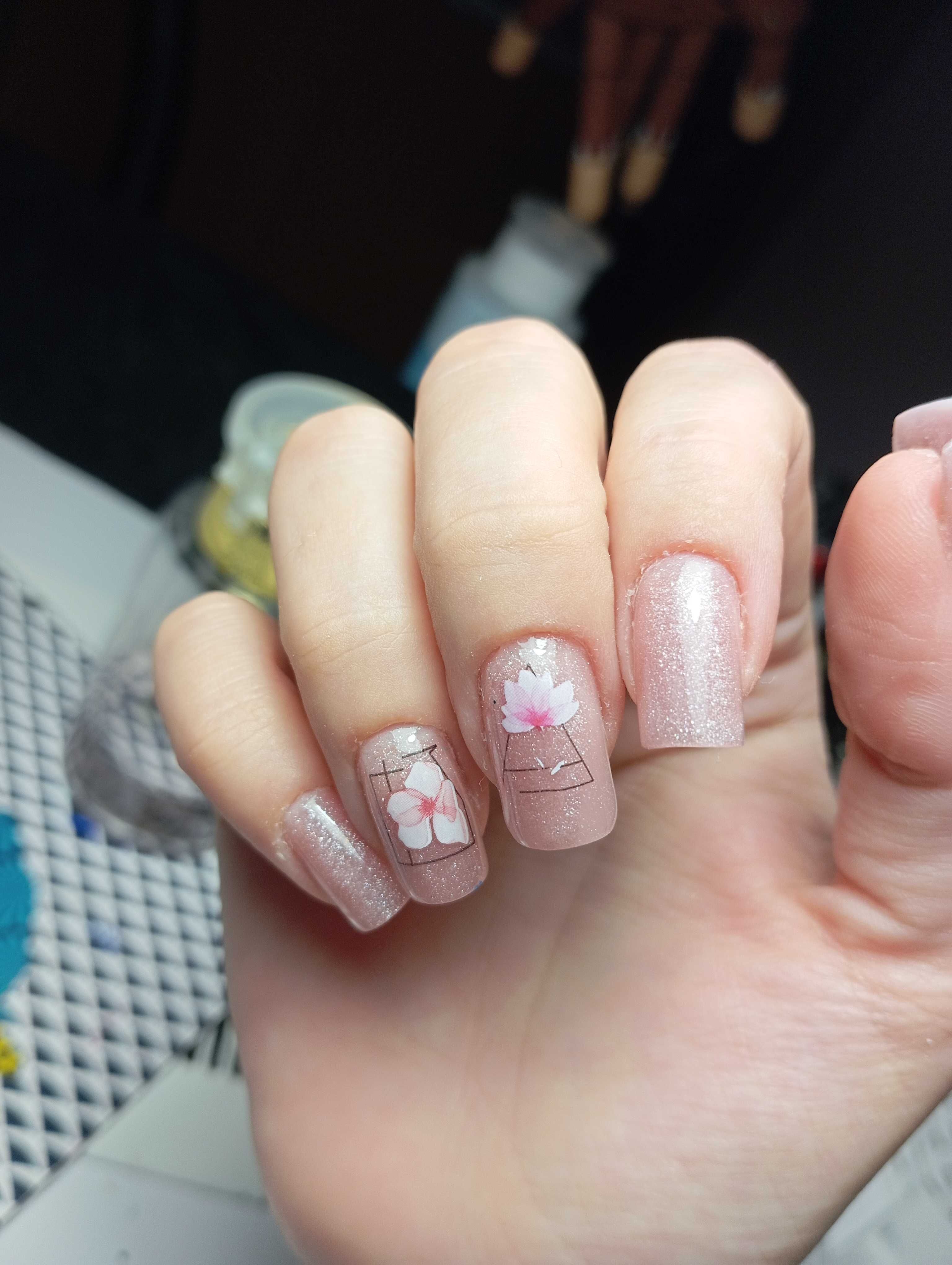 Manicure, przedłużenie paznokci