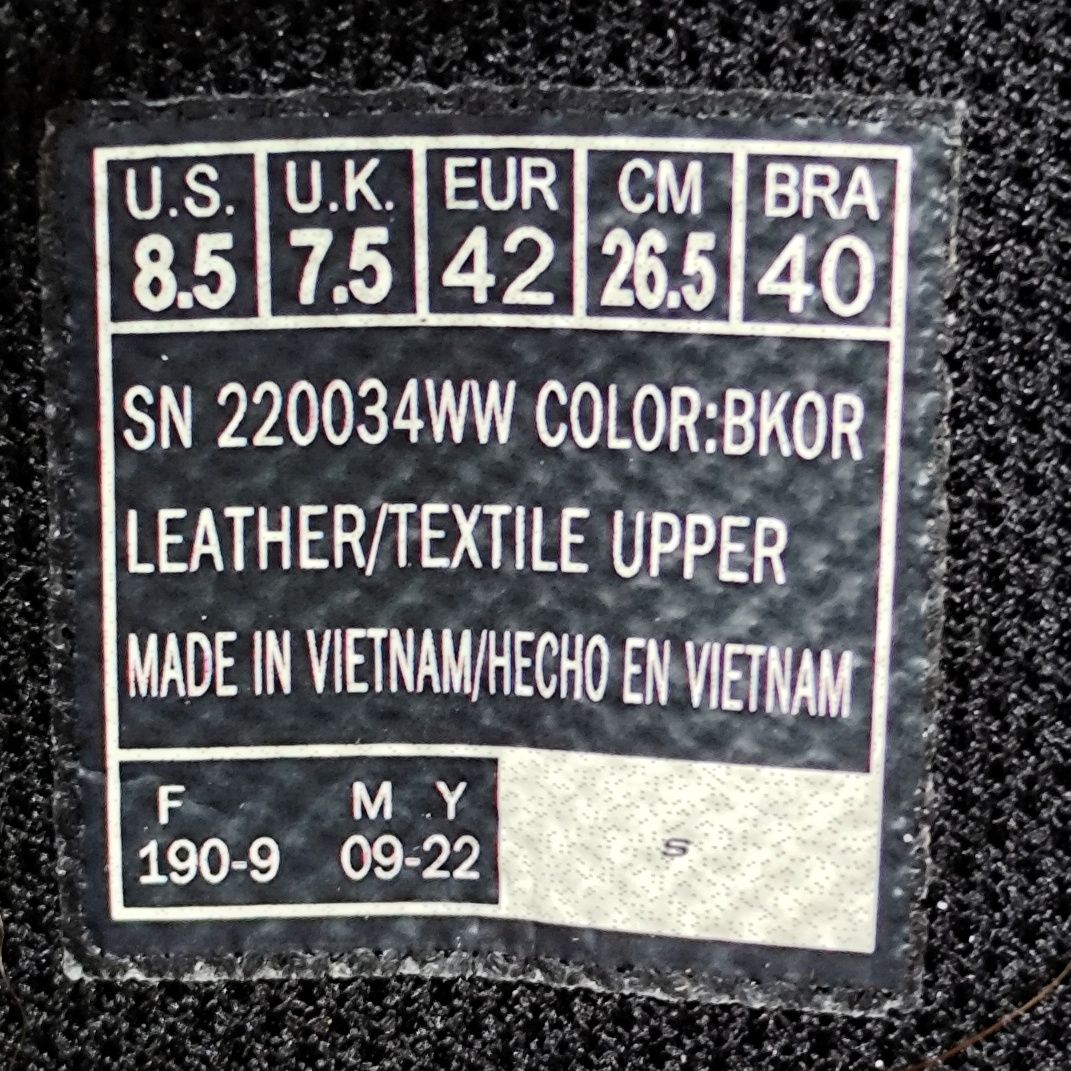 кросівки Skechers Gorun Consistent 42р/27см