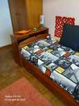 Quarto completo Cama com gavetão/ Roupeiro/ mesa de cabeceira