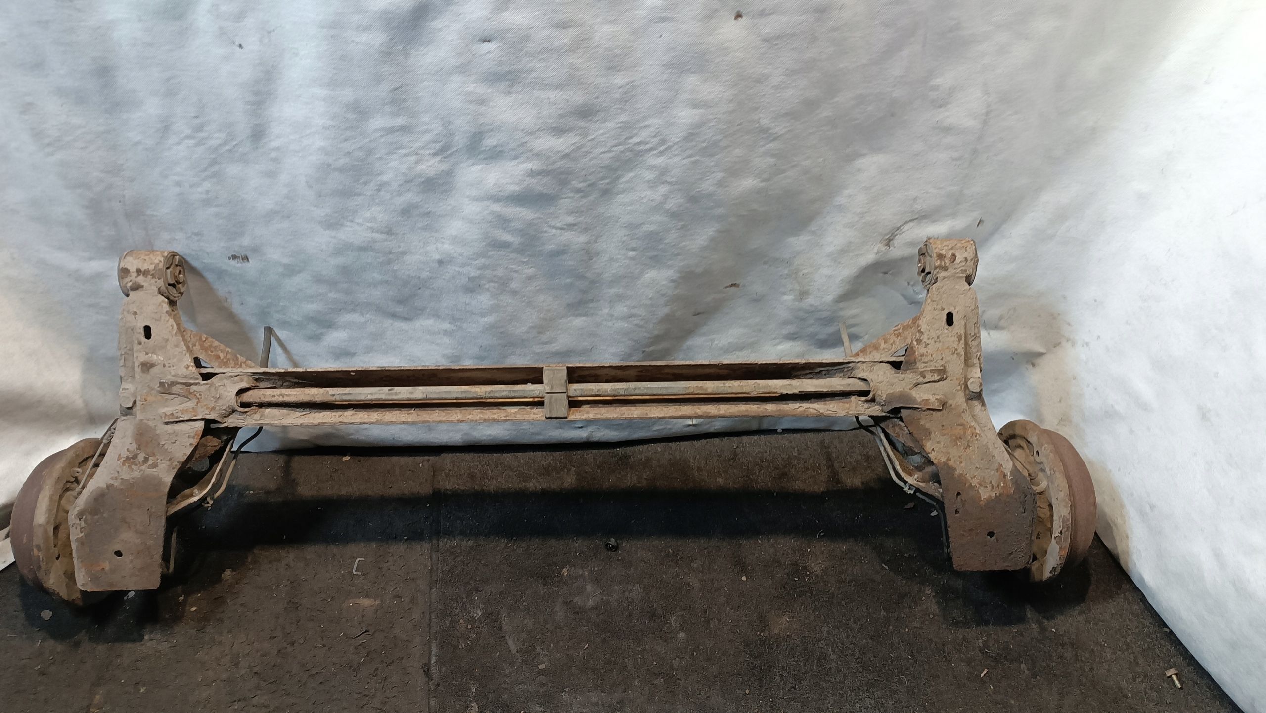 Belka Tylnego Zawieszenia Opel Corsa C 1.0B 2001r bębny