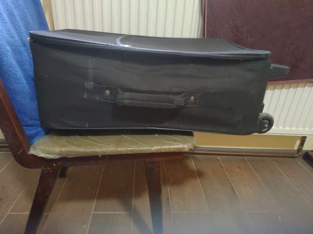 Продаю чемодан-валізу