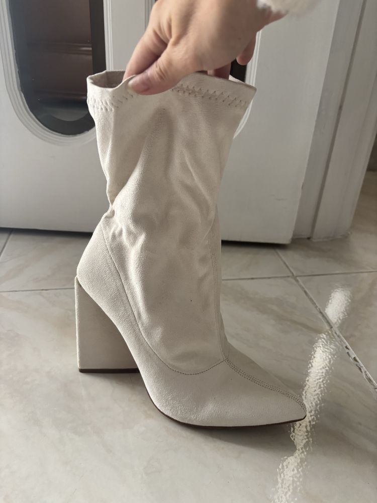Botas bege novas tamanho 37