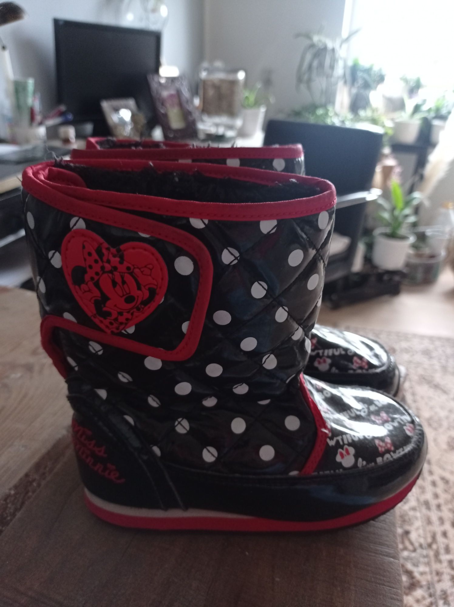 Buty dla dziewcynki na zimę  sniegowce Disney  ,z wyższą cholewka w śr