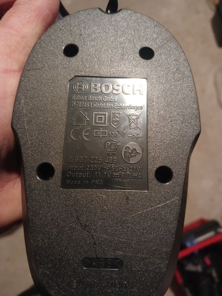 Зарядий пристрій Bosch