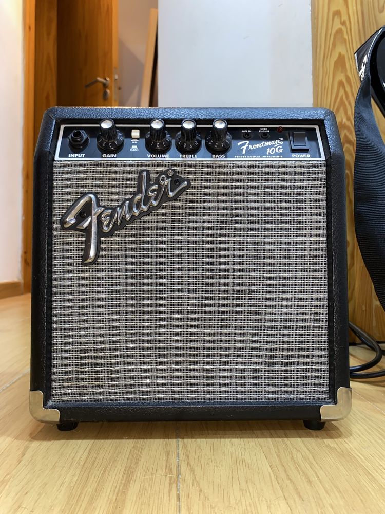 Squier + Amplificador Fender 10G + Bracelete + Mala