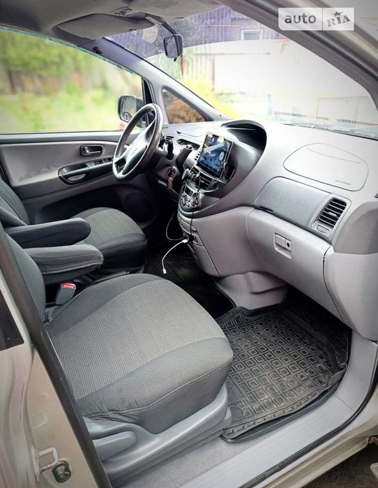 Toyota Previya 2000