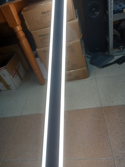 Klighten Zewnętrzna lampa ścienna do wnętrz 150CM/45W
Lampa działa jes