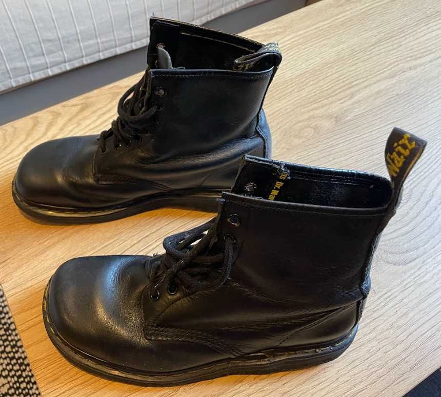 Używane buty MARTENS dla kobiety czarne zadbane rozmiar 40-41 AirWair