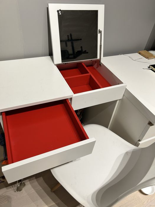 Туалетний стрлик Брімнес та стілець ІКЕА