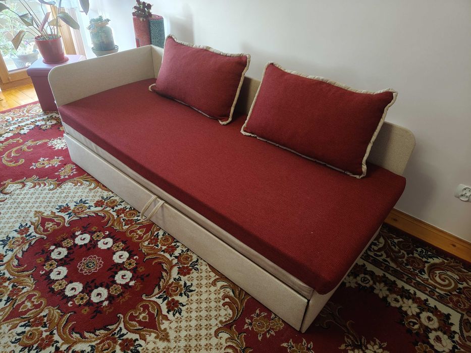 Sofa 3 osobowa, sztywna jak nowa.