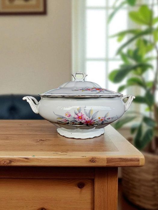 Porcelanowa waza Wałbrzych