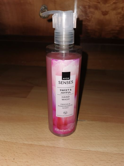 Mydło w płynie do rąk Avon Senses Sweet & Joyful 250 ml