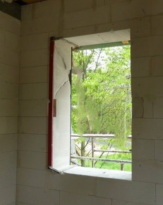 Wyburzenia, Nawiery, wycinanie otworów pod okna