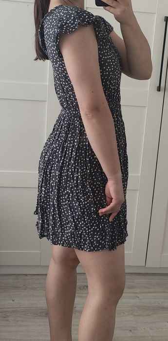 Sukienka mini czarno-biała taliowana