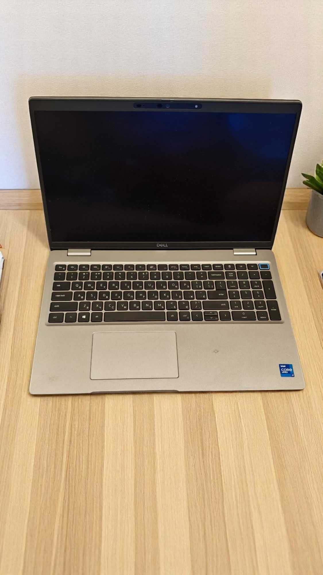 Ноутбук Dell Latitude 5520 15.6" i7-11/16Gb/SSD256Gb
