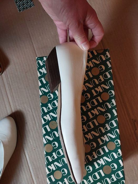 Туфлі білого кольору Golden Princess (вінтаж)