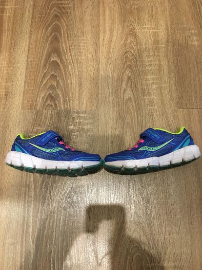 Продам кроссовки Saucony на девочку  р. 29