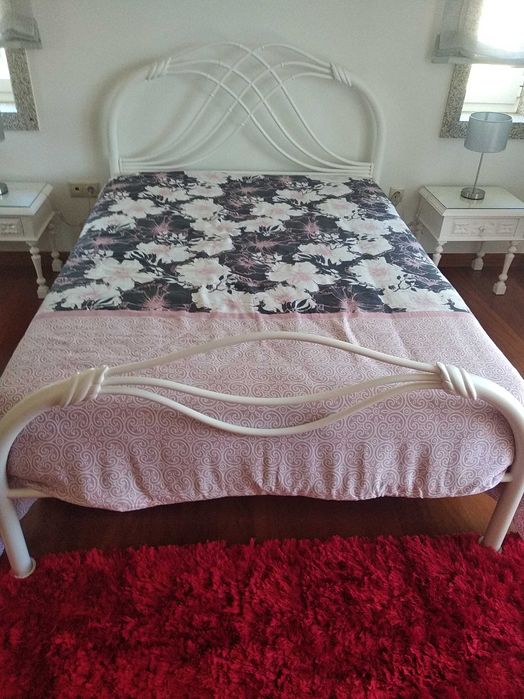 Cama de casal em ferro