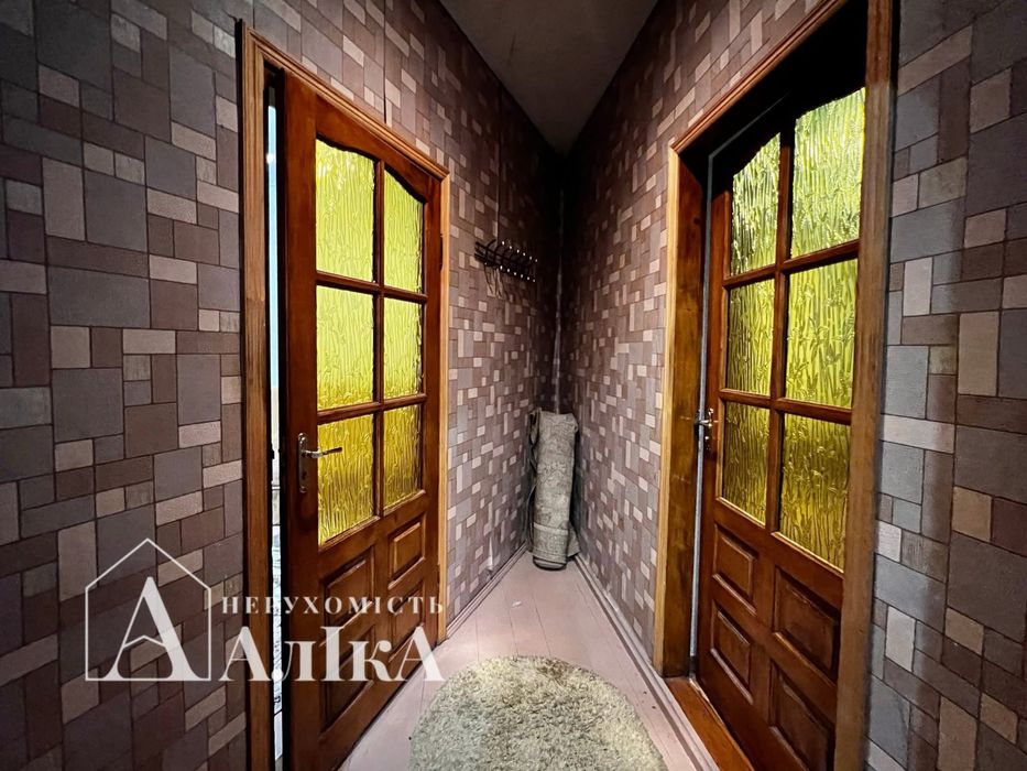 Продам частину будинку з власним двором