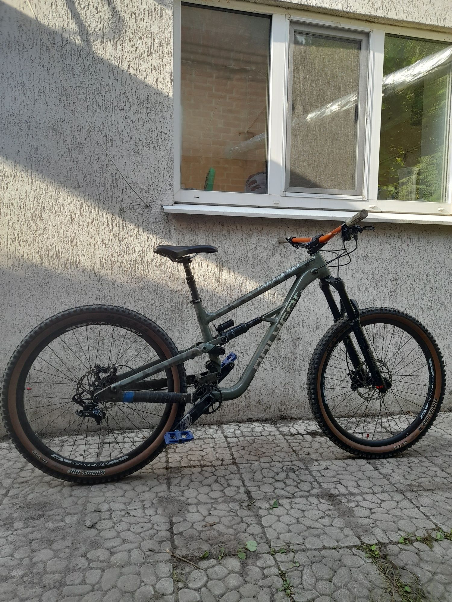 Продам Polygon collosus n9